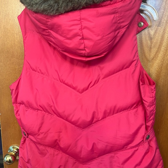 Roper Women’s Large  Hooded Pink Puffer Vest with Faux Fur Trim - Picture 3 of 7
